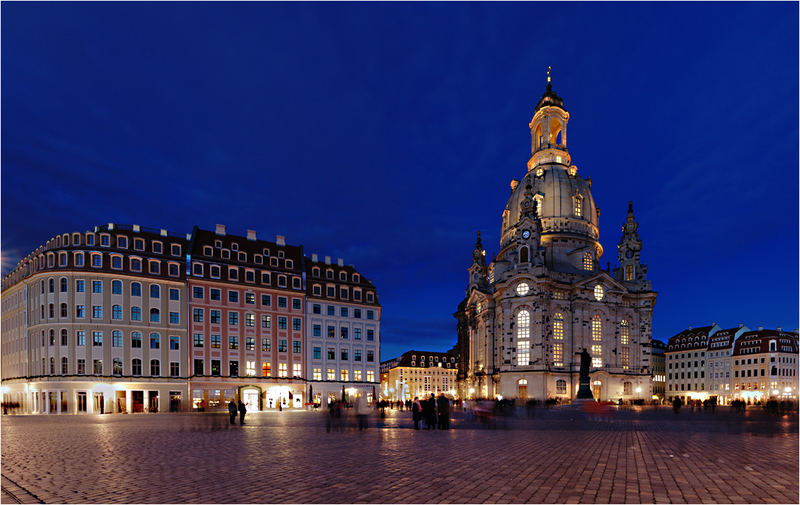 Dresdner Neumarkt mit Frauenkirche