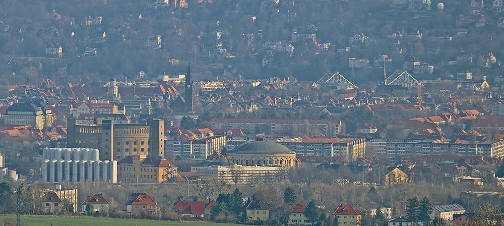 Dresdner Osten mit 400mm und einer Auschnittsvergrößerung...