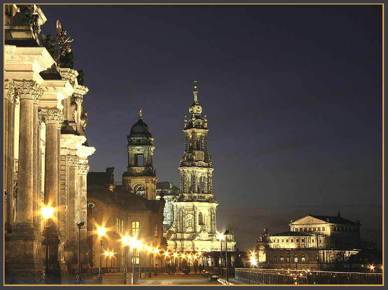 Dresdner Postkartenblick bei Nacht