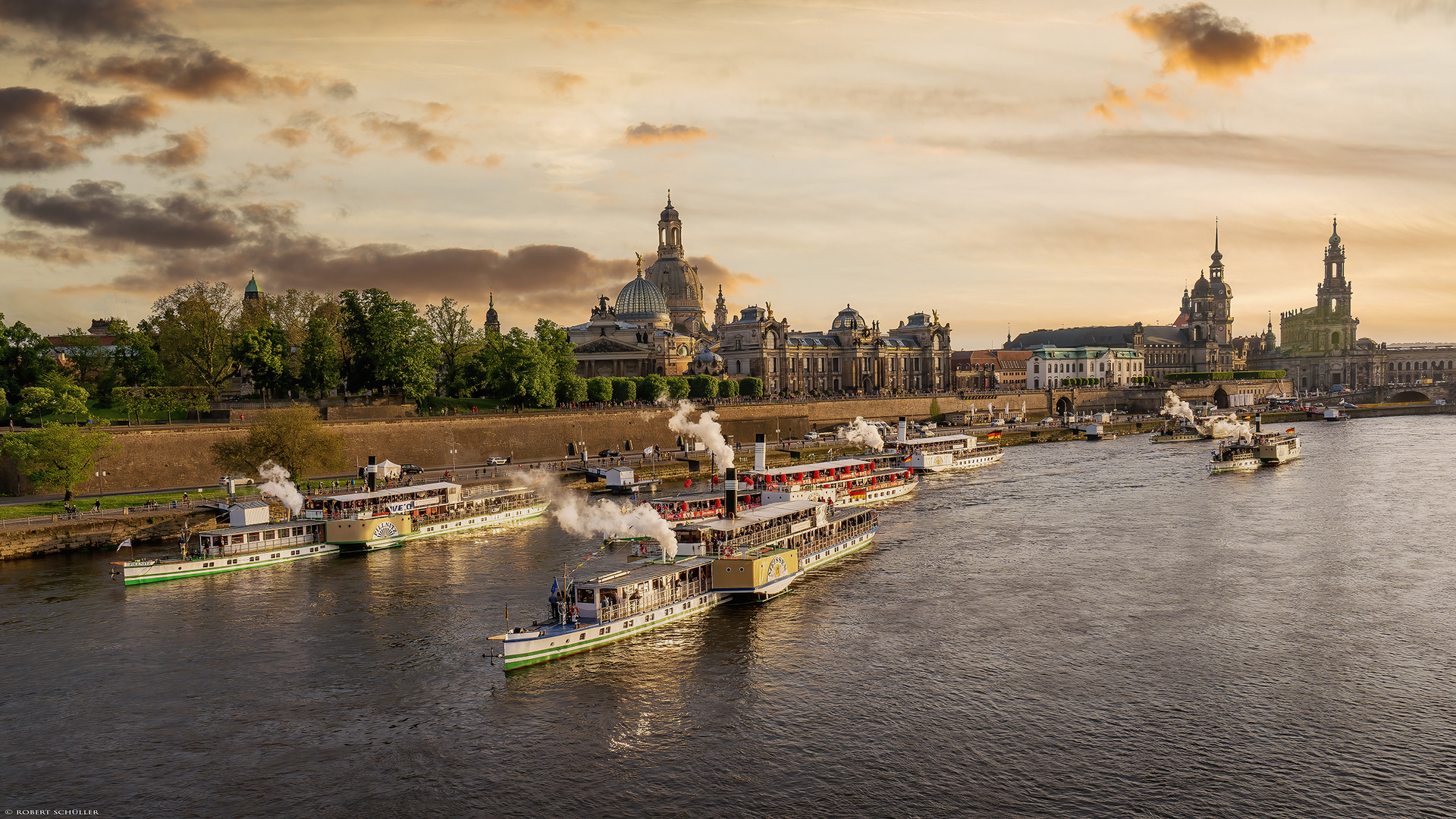 Dresdner Riverboat-Shuffle mit den Schaufelrad-Dampfern