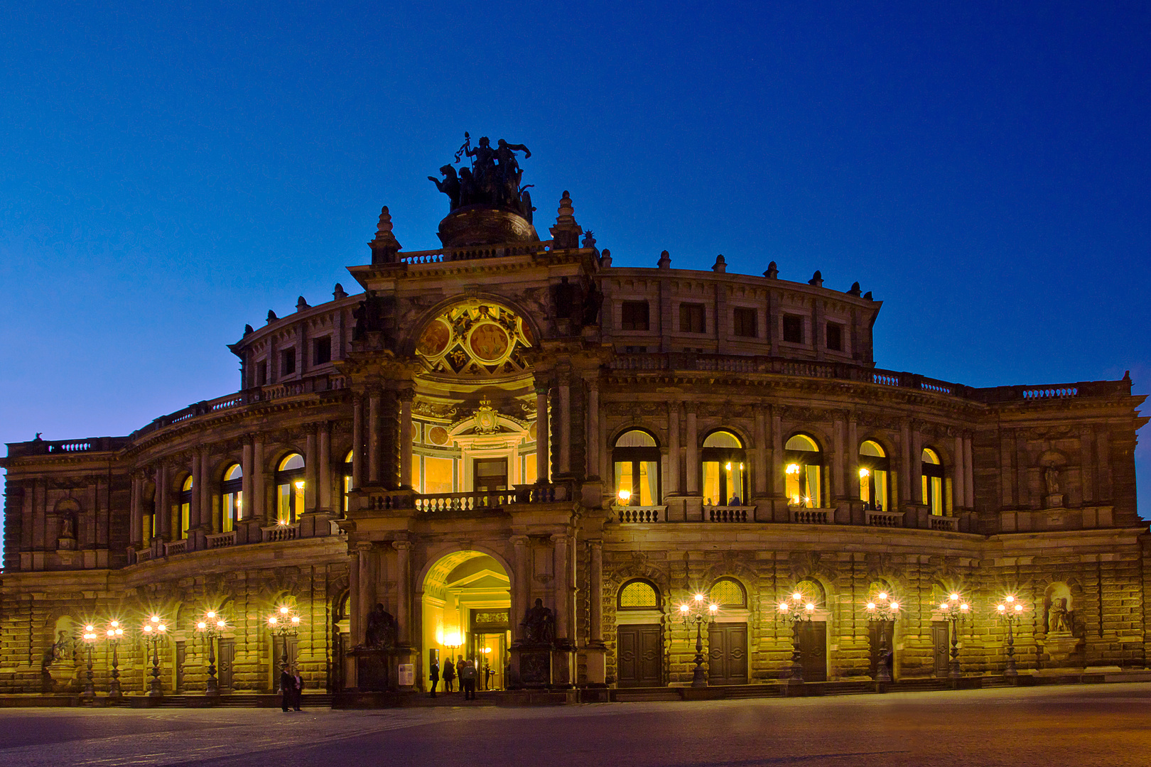 Dresdner Semper-Oper am Abend // Dresden Semper Opera in the evening