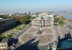 Dresdner Semperoper und Theaterplatz