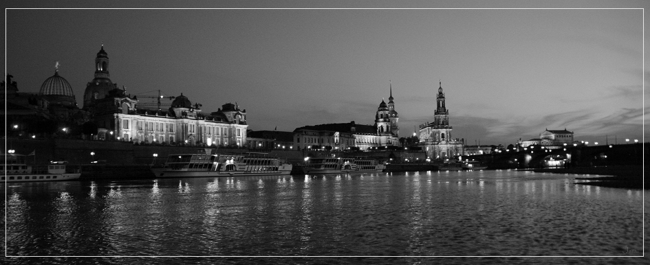 Dresdner Skyline bei Nacht