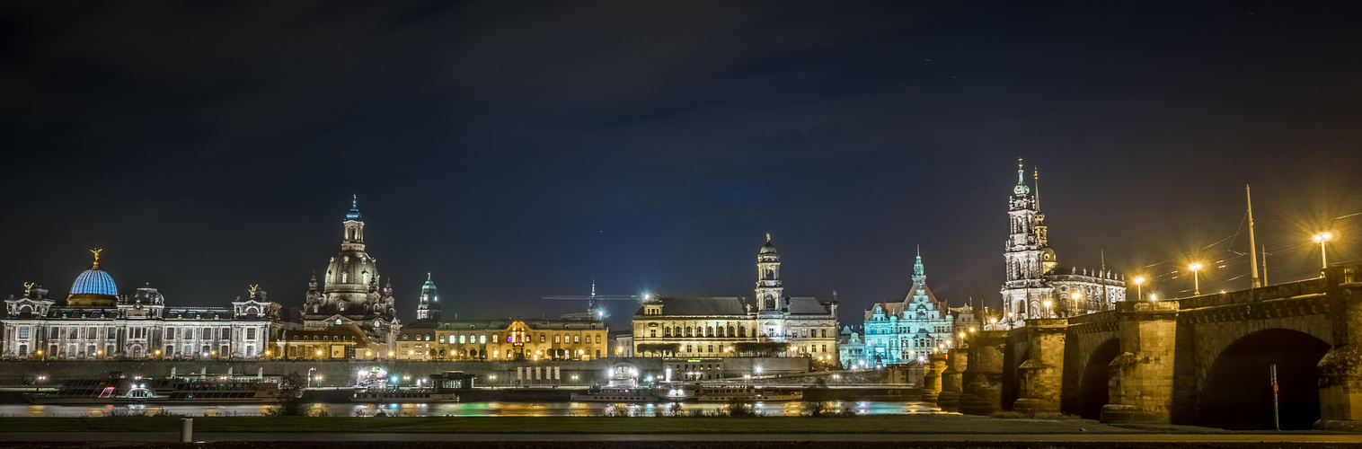 Dresdner Skyline bei Nacht