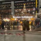 Dresdner Striezelmarkt Spiegeleien in der fahrenden Straßenbahn 