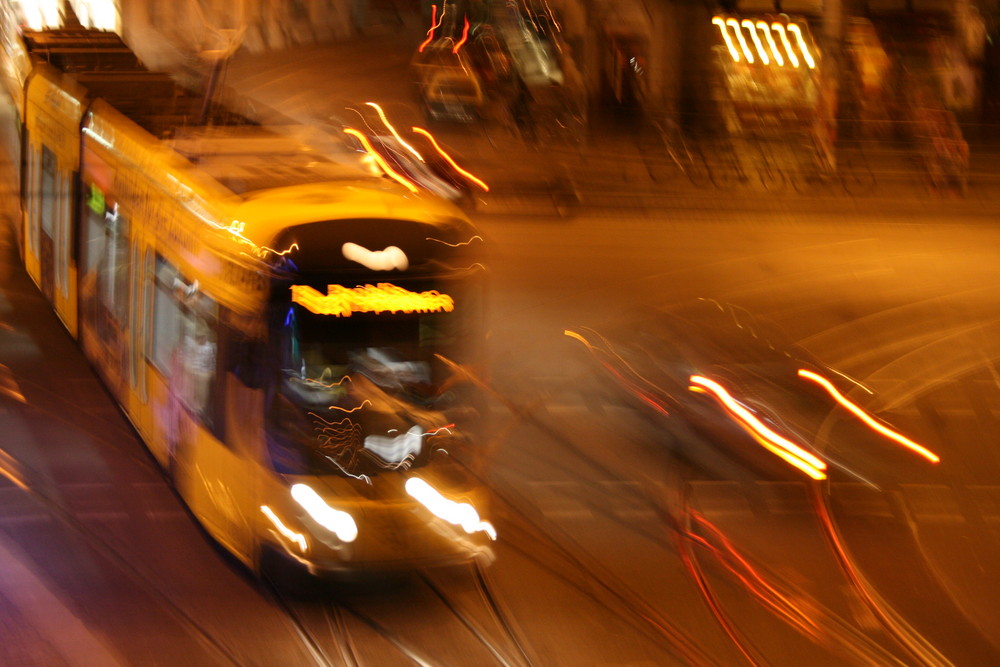 Dresdner Tram bei Nacht