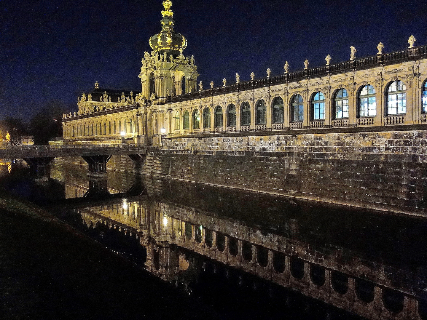 dresdner zwinger - gespiegelt