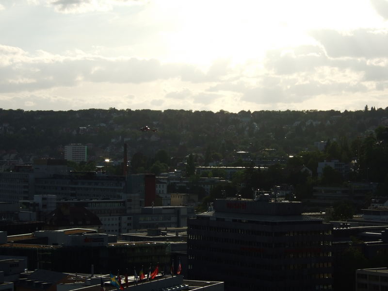 DRF Heli im Landeanflug in Stuttgart