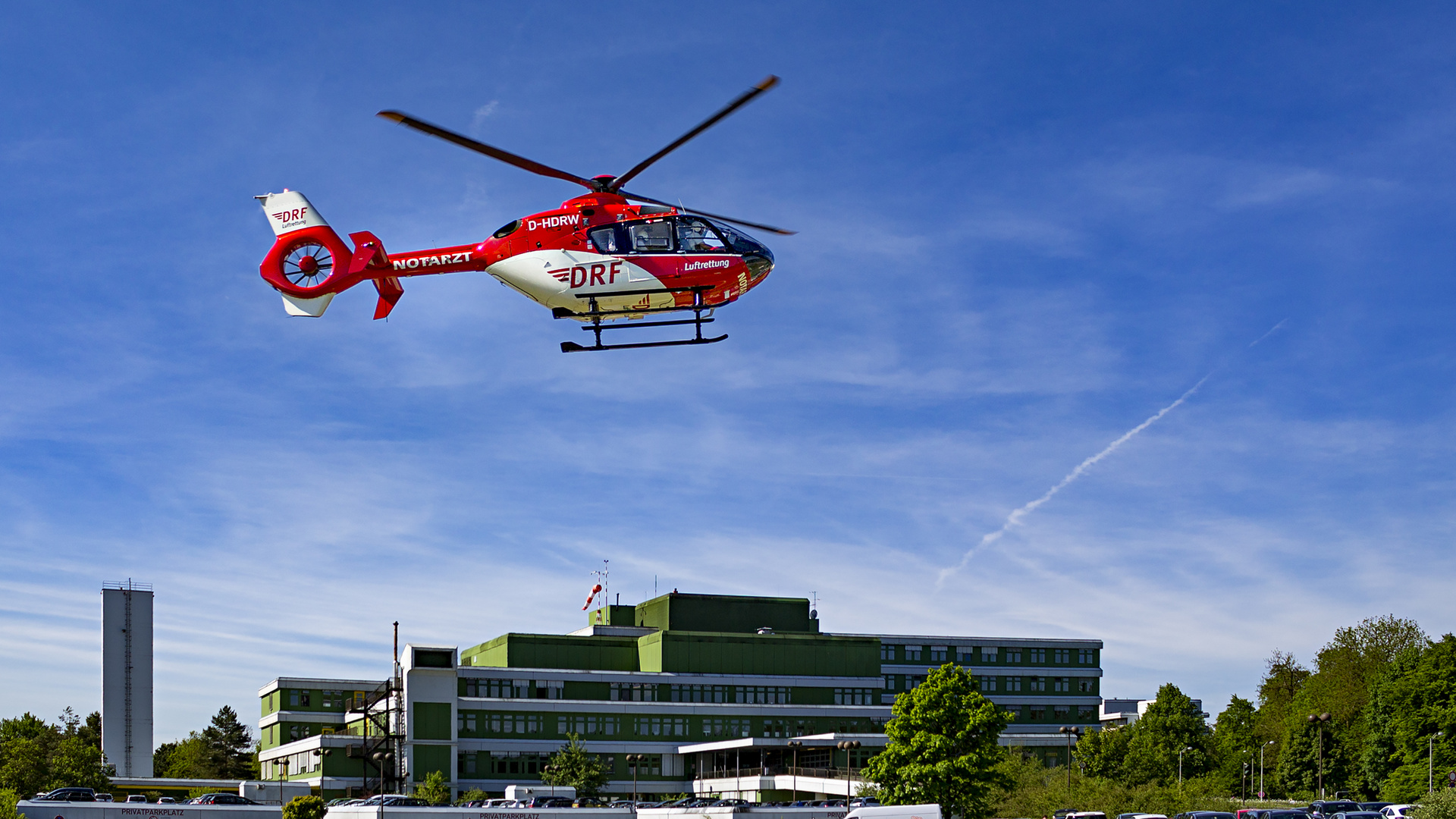 DRF Hubschrauber startet am Krankenhaus Sigmaringen