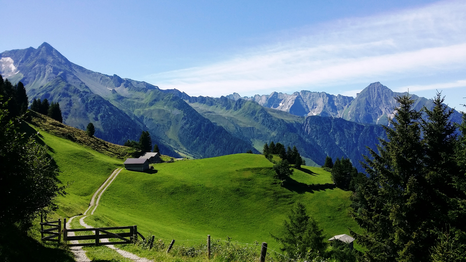 Dristner (rechts) mit Floitenkamm und -turm bis zur Ahornspitze (links)