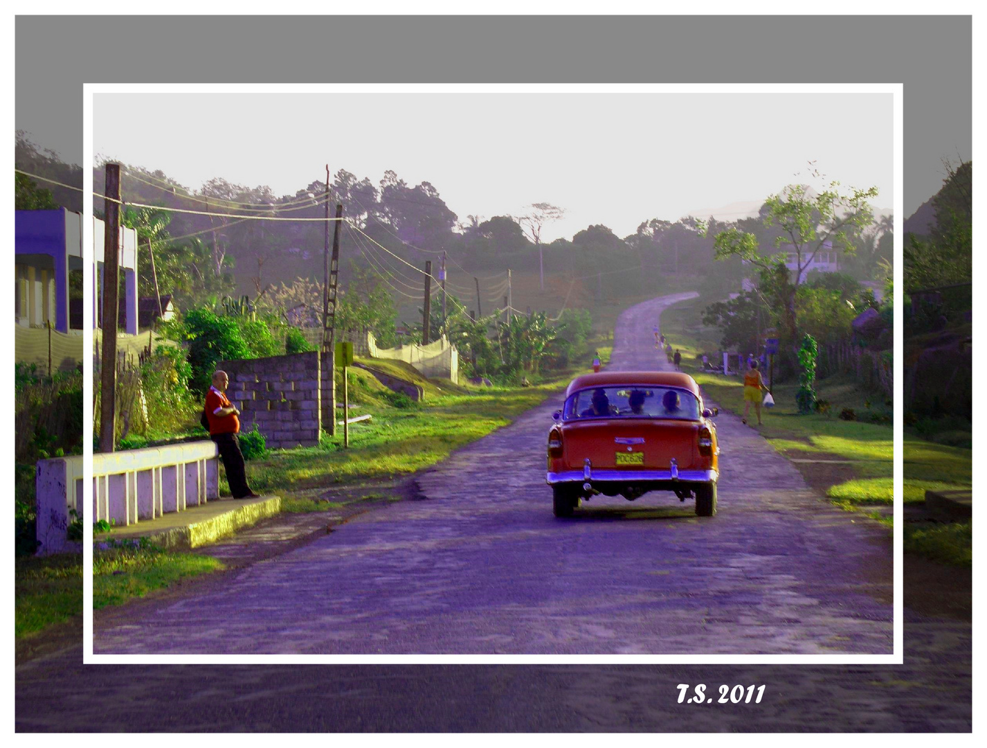 driving along cuba´s roads