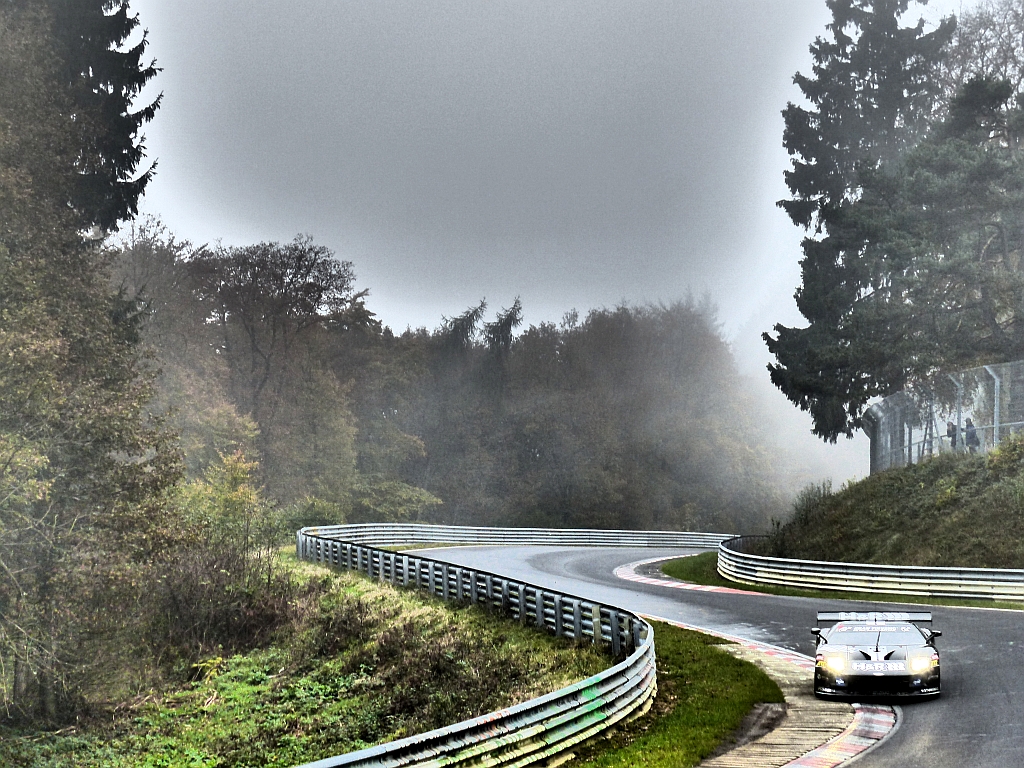 Dröhnen im Nebel