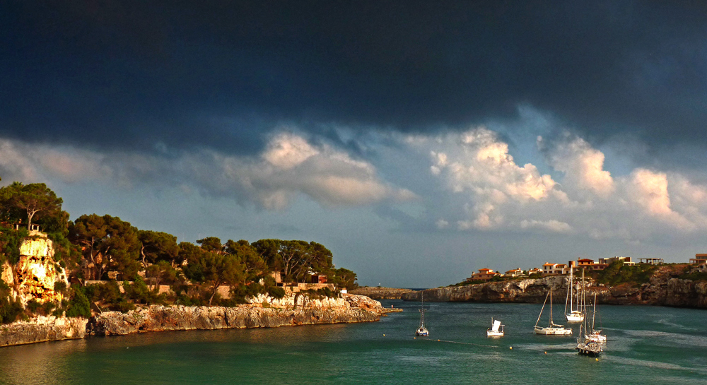 DROHENDE WOLKEN ÜBER PORTO CRISTO