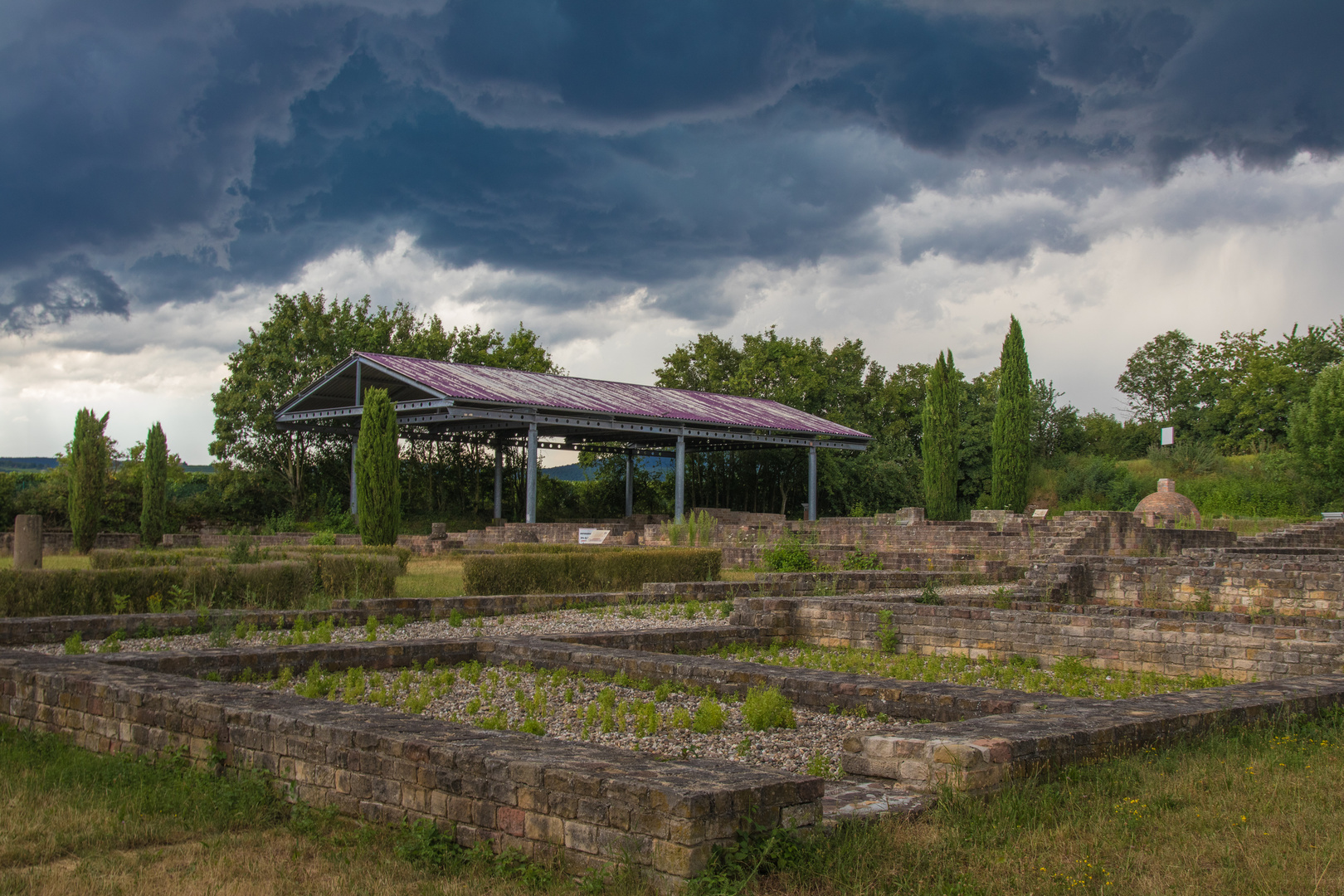 Drohendes Unheil über Villa Rustica