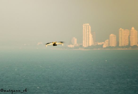 Drohne mit Pattaya im Hintergrund