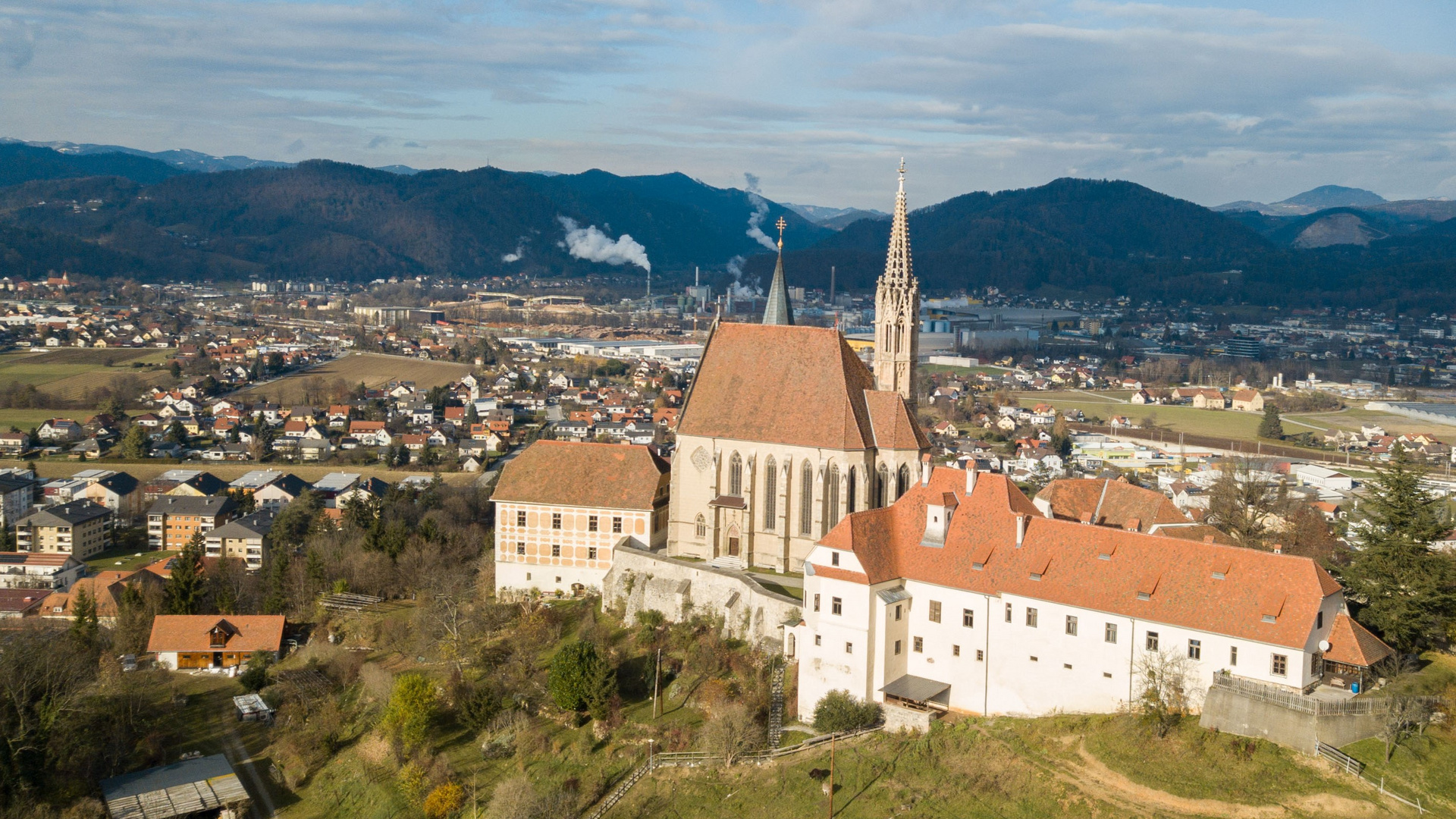 Drohne über Wallfahrtskirche Maria Straßengel