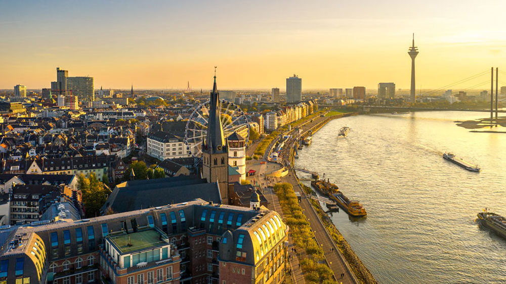 Drohnenaufnahme der Düsseldorfer Altstadt