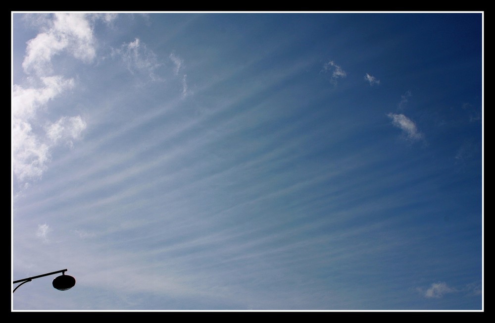 " Drôle de ciel" (pour évaluer la vitesse du vent il faut parler d'échelle de Beaufort