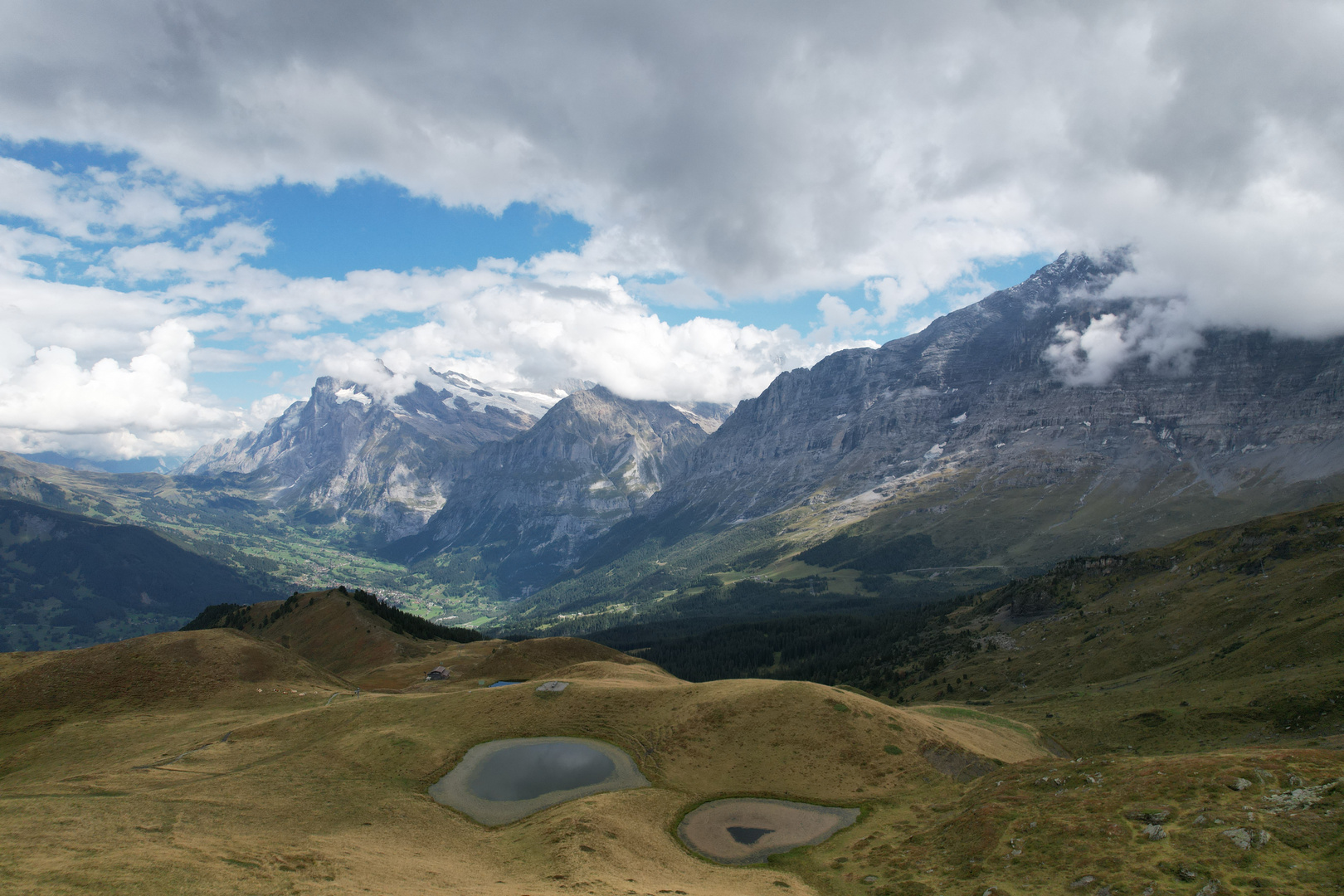 Droneshot in den Schweizer Alpen