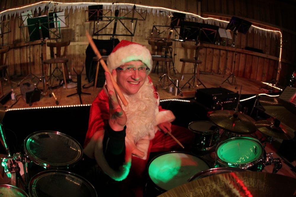 * drummer ** BBT goes Christmas