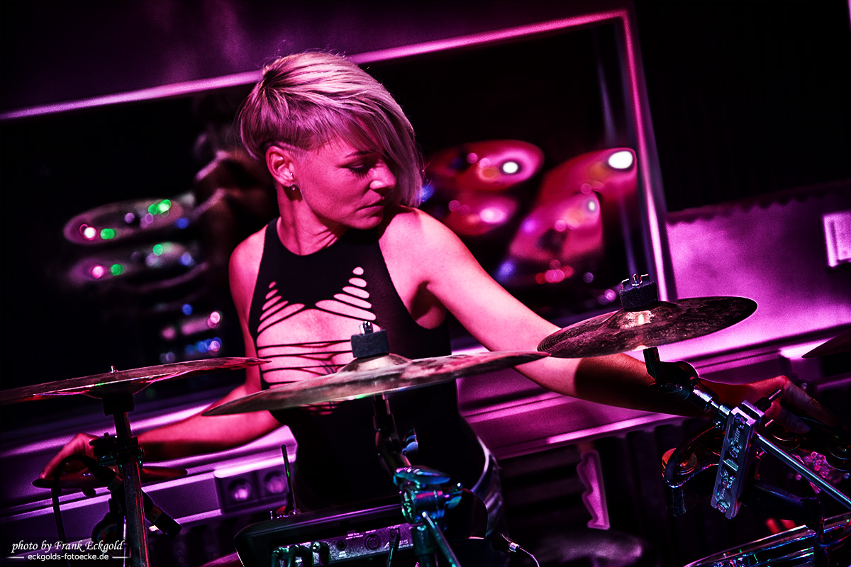 „drummer girl”