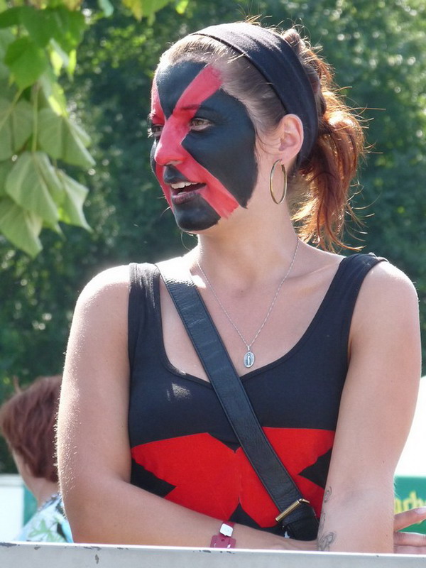 ...Drummerin beim Dragonboat Race in Koblenz