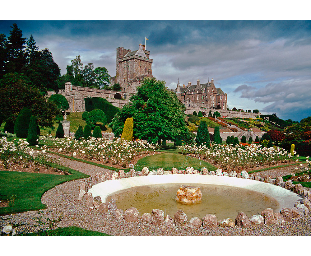 Drummond Castle 02