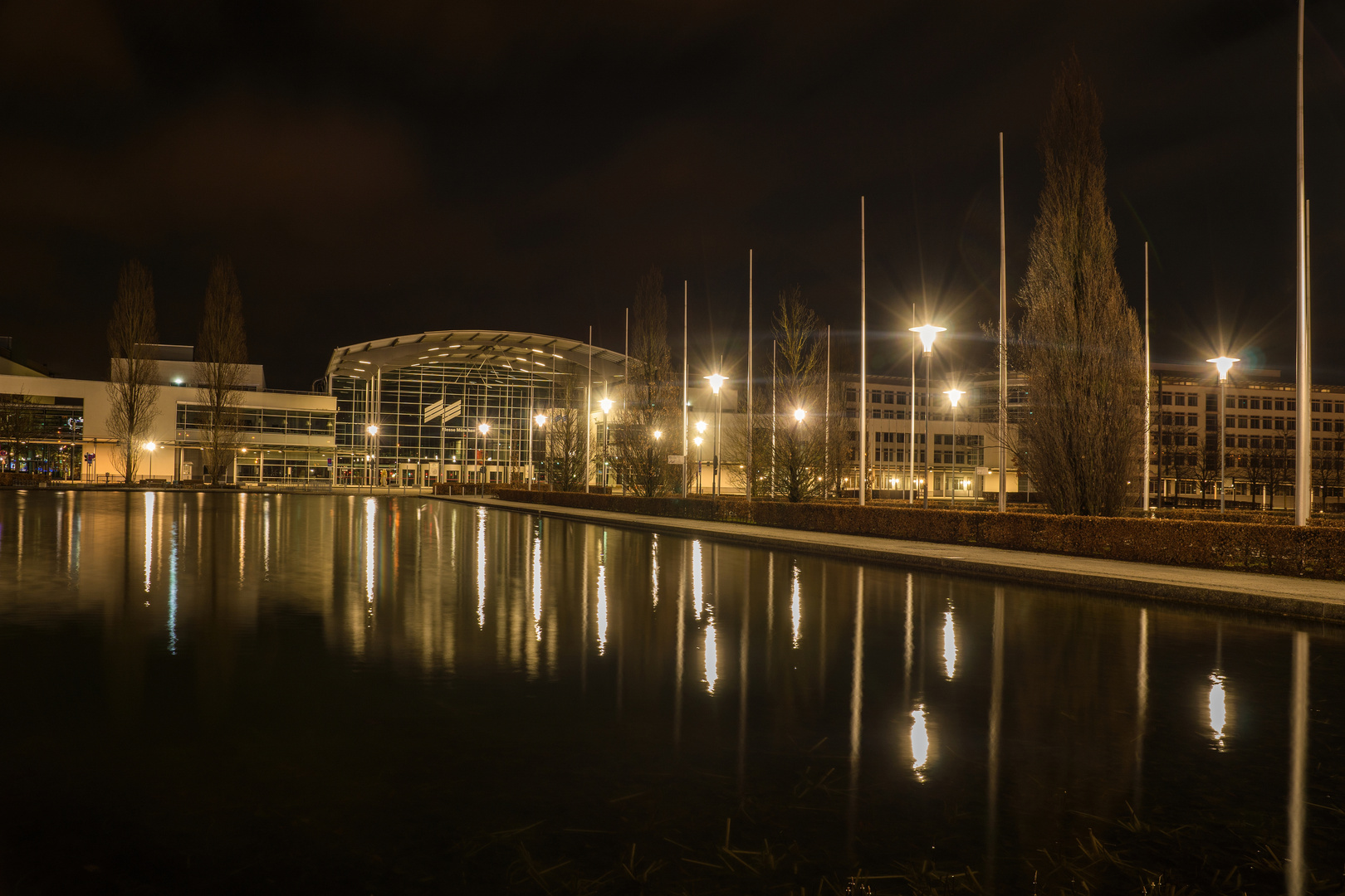 DSC00807-ps12-Messesee-mit-Messegebaeude-Topaz-Citylights-2