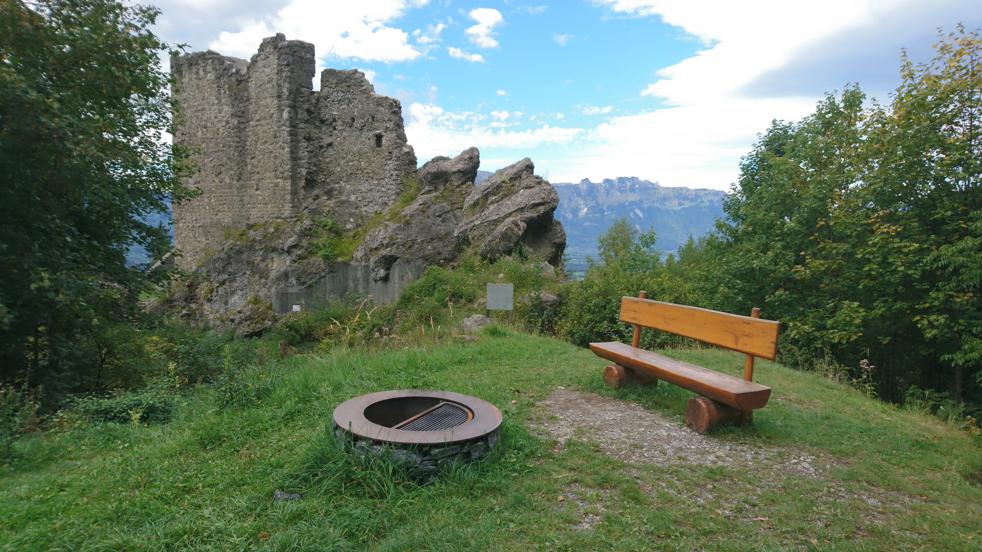 DSC_0148 Burg oberhalb von Vaduz