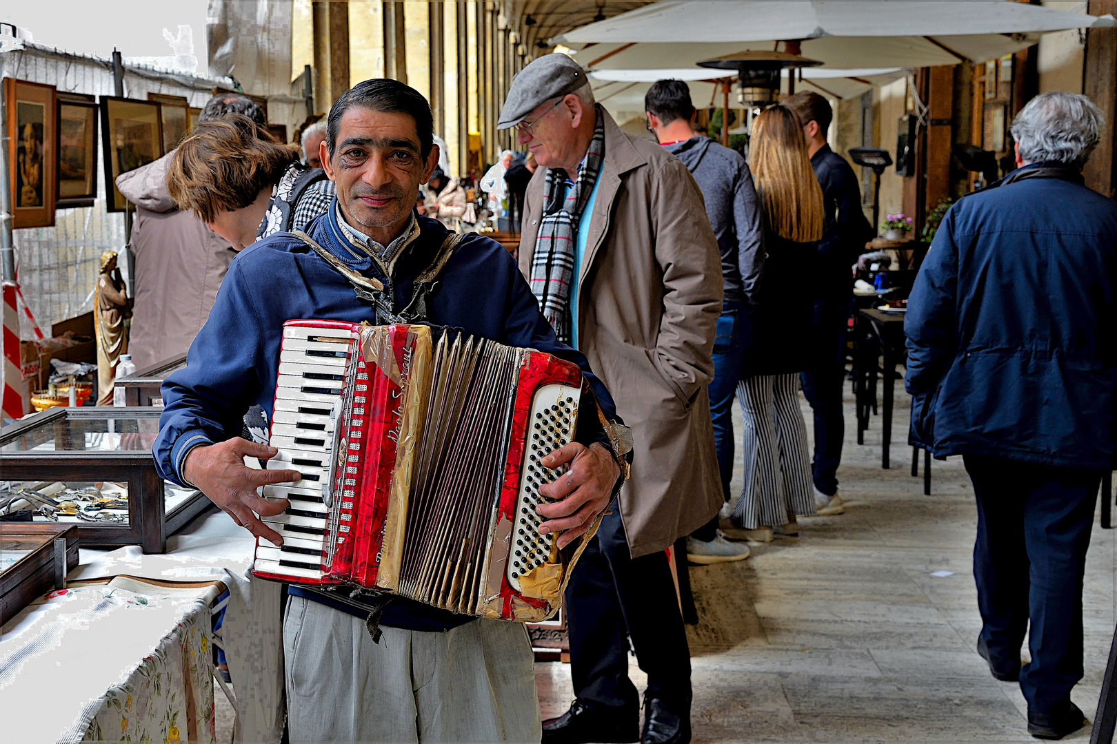 DSC_2457 Arezzo - Musicista ambulante