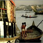 Dschunken und Abendstimmung im alten Hafen von Dhaka