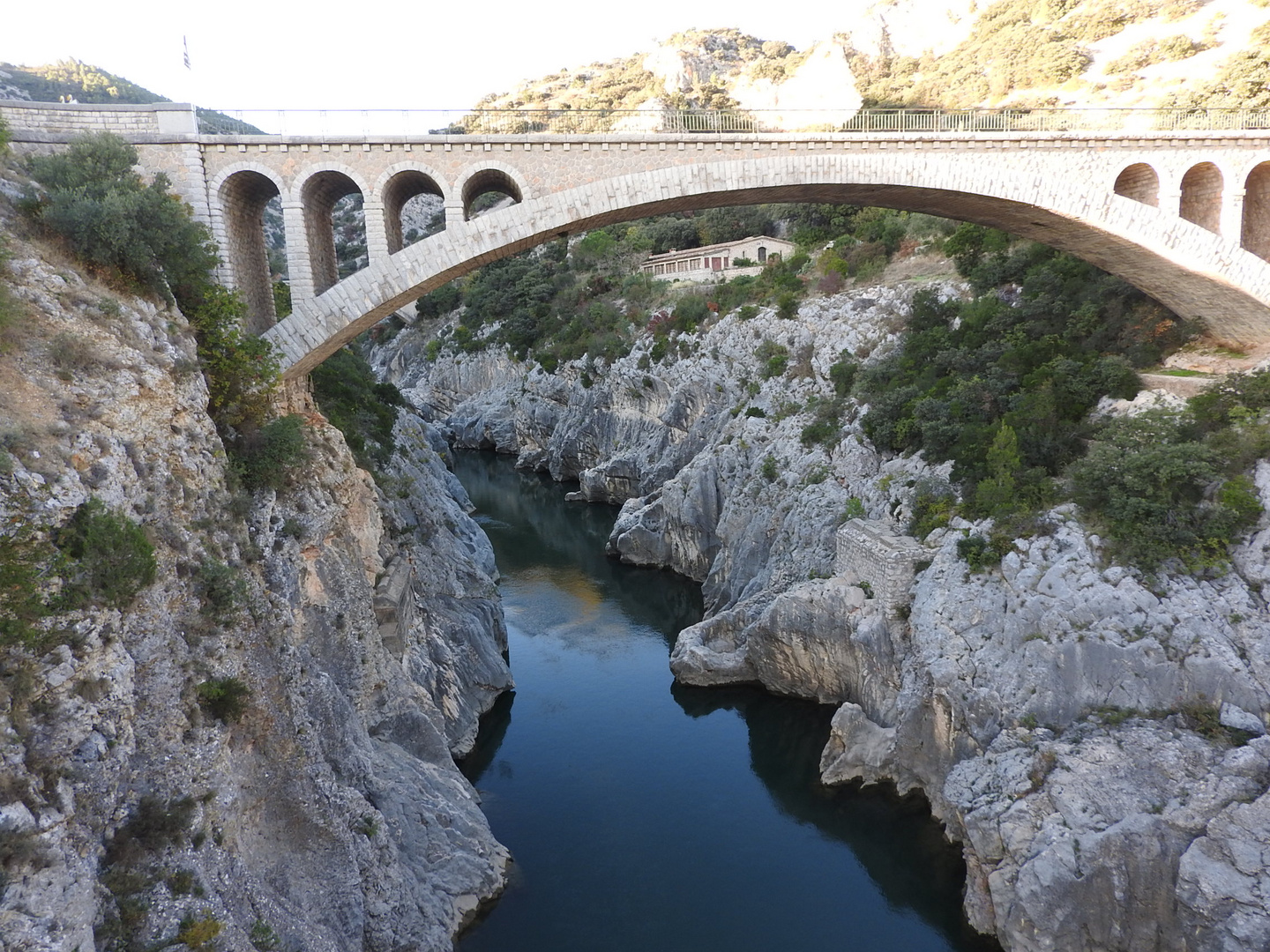 DSCN1079le pont du diable st guillhem le desert