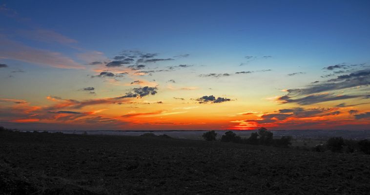 Du brouillard dans la vallée de la Baïse au crépuscule