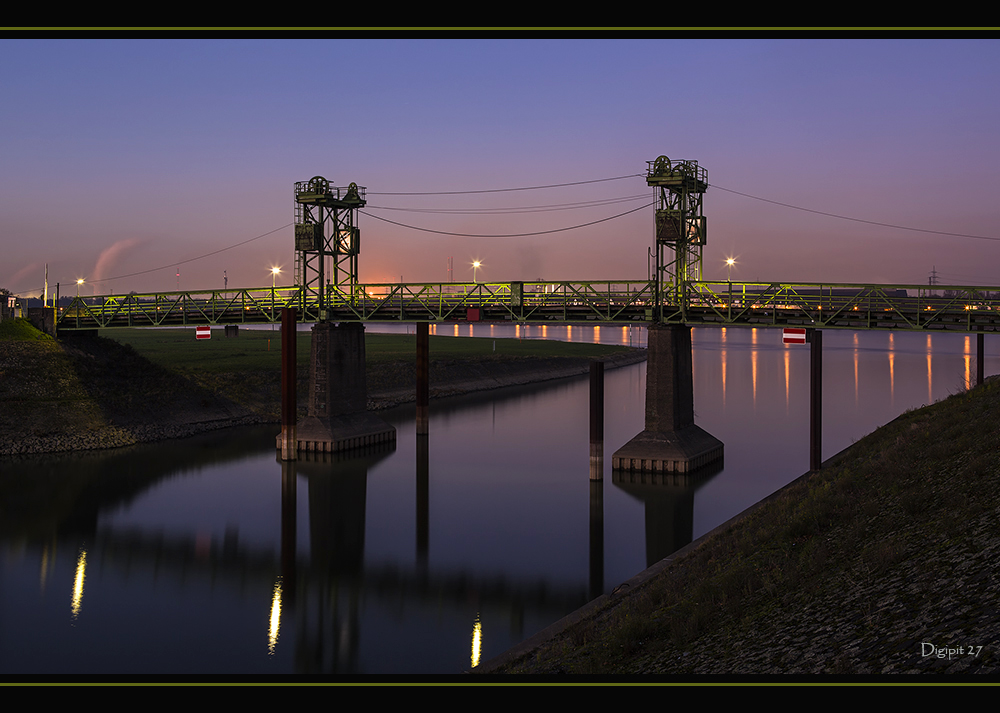 DU Brücke Rheinpreussenhafen 2013-1