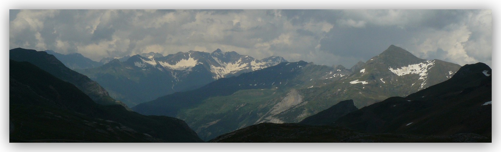 Du Col des Tentes alt.2200m, vue sur Le Massif du Néouvielle, et le Pic de Piméné alt.2801m.