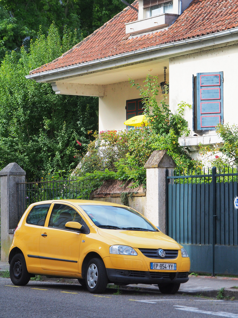 Du jaune dans une rue d‘Agen