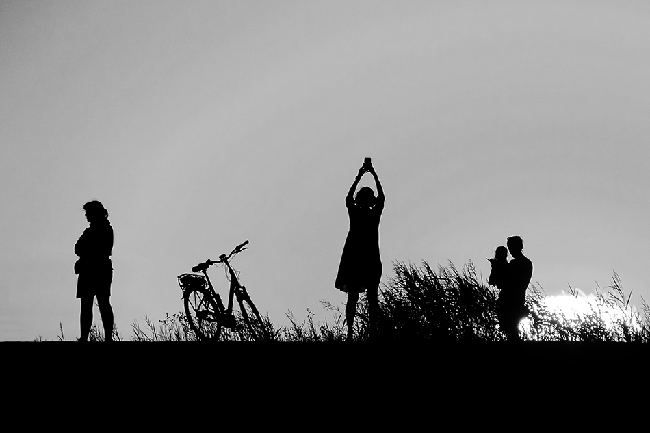 Du kannst den Sonnenuntergang ignorieren, fotografieren oder einfach nur anschauen