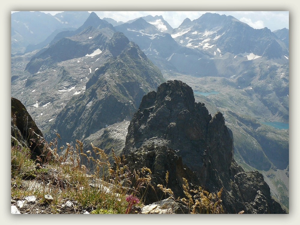 Du Pic de Hourgade 2964m, vue sur le Pic des Spijeoles 3065m, Luchonnais,Hte Garonne,Pyrénées.