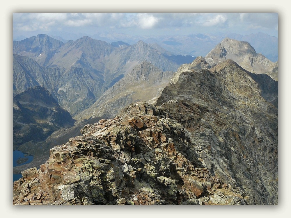 Du Pic de Spijeoles 3065m, vue sur Pic de Hourgade 2964m, Hte Garonne,Luchonnais,Pyrénées.