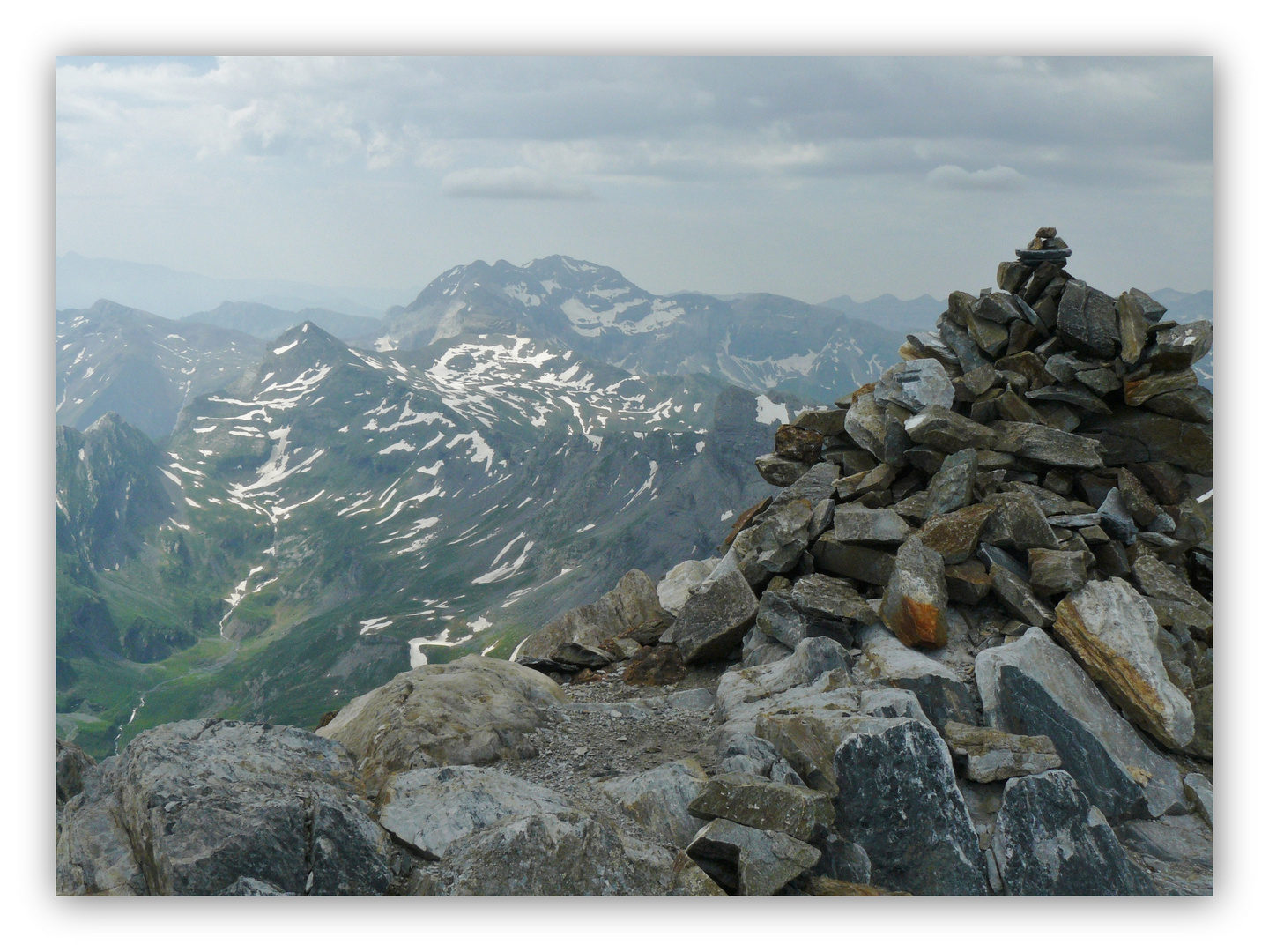 Du sommet du Pic de Campbieil, alt.3173m.