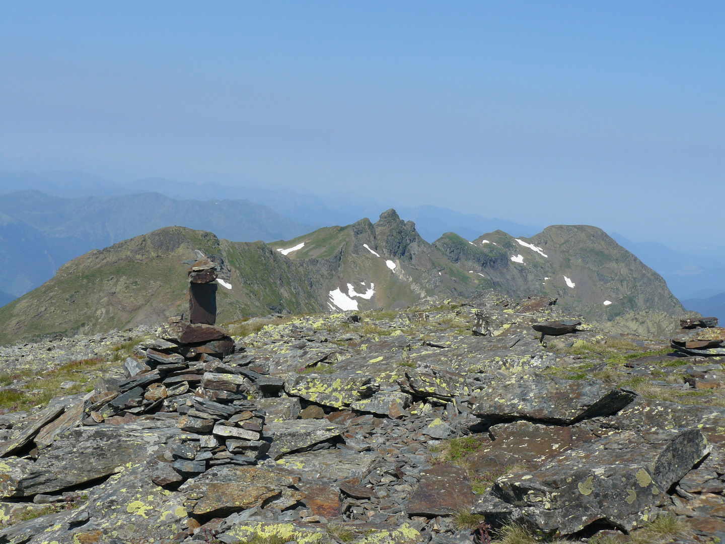 Du sommet du Pic de Serre Haute 2713m , Pics : Blanc de Portillon, Canjéan, Crabère.