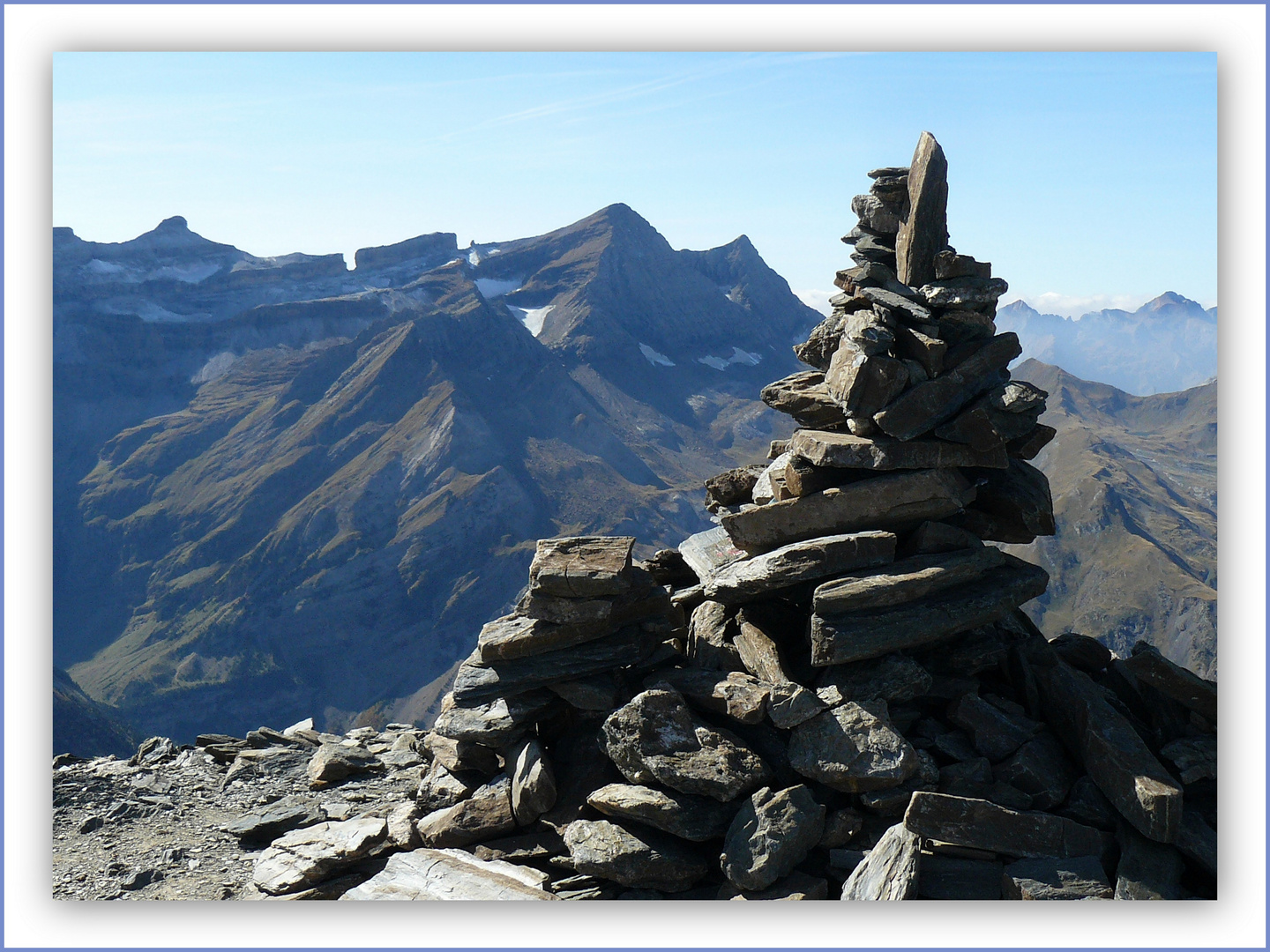 Du sommet du Piméné alt.2801m, vue sur La Tour ,Le Casque, La Brèche, la Fausse Brèche, Le Taillon