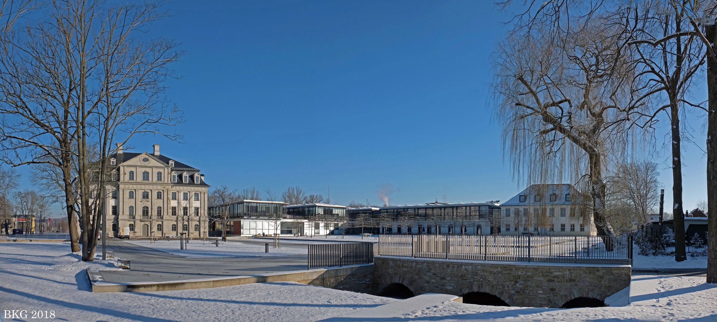 Duale Hoschschule Gera im winterlichen Frühlingsmorgen 