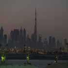 Dubai abends vom Schiff aus