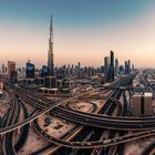 Dubai - Burj Khalifa bei Sonnenuntergang