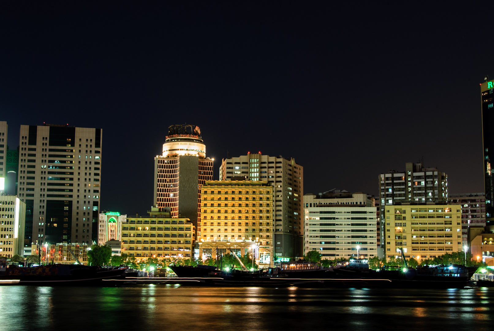 Dubai Creek bei Nacht