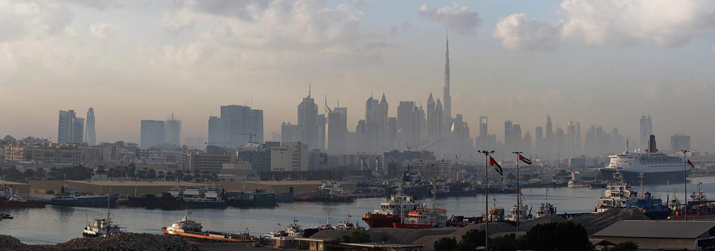 DUBAI EARLY MORNING