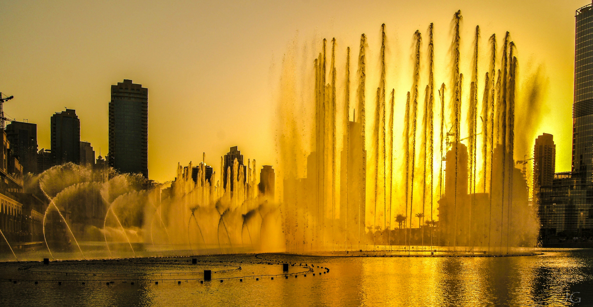 Dubai Fontains Im Sonnenuntergang Foto Bild Asia Middle East United Arab Emirates Bilder Auf Fotocommunity
