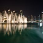 Dubai Fountain Lake bei Nacht