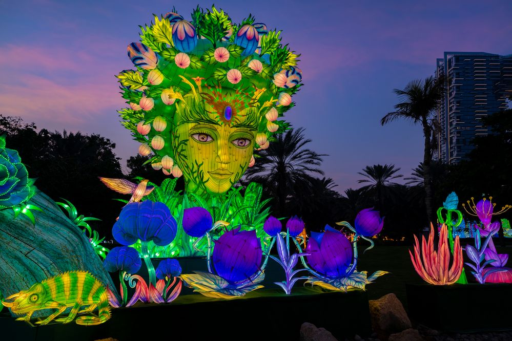 Dubai Garden Glow 1